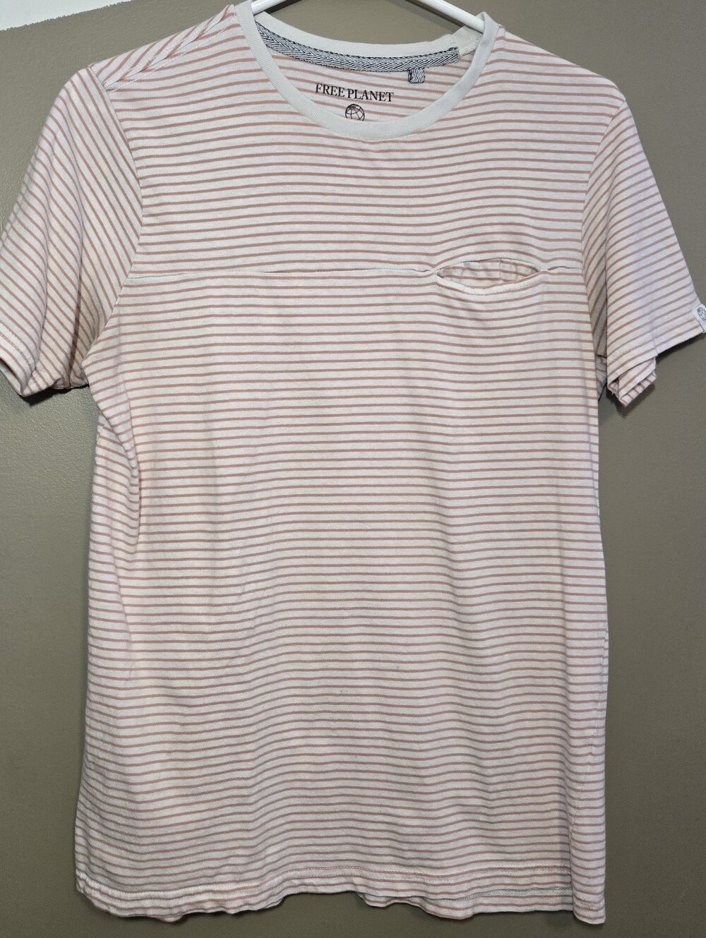 Free Planet Men's White And Pink Striped T-shirt Size Small 100% Cotton Pocket